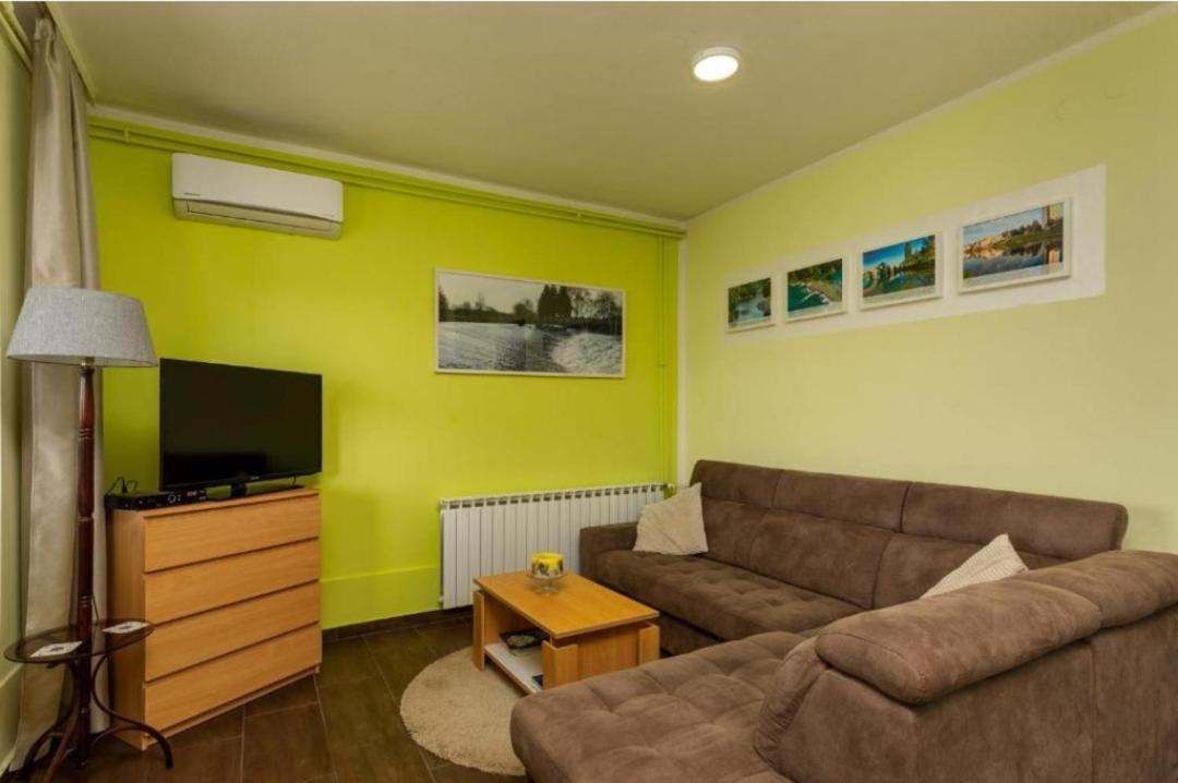 Apartment Karlovac Bagian luar foto