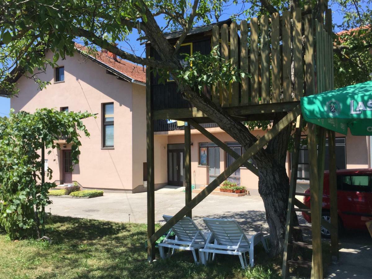 Apartment Karlovac Bagian luar foto