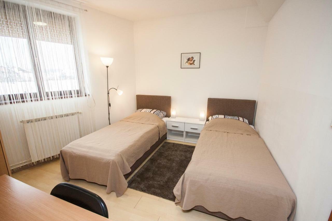 Apartment Karlovac Bagian luar foto